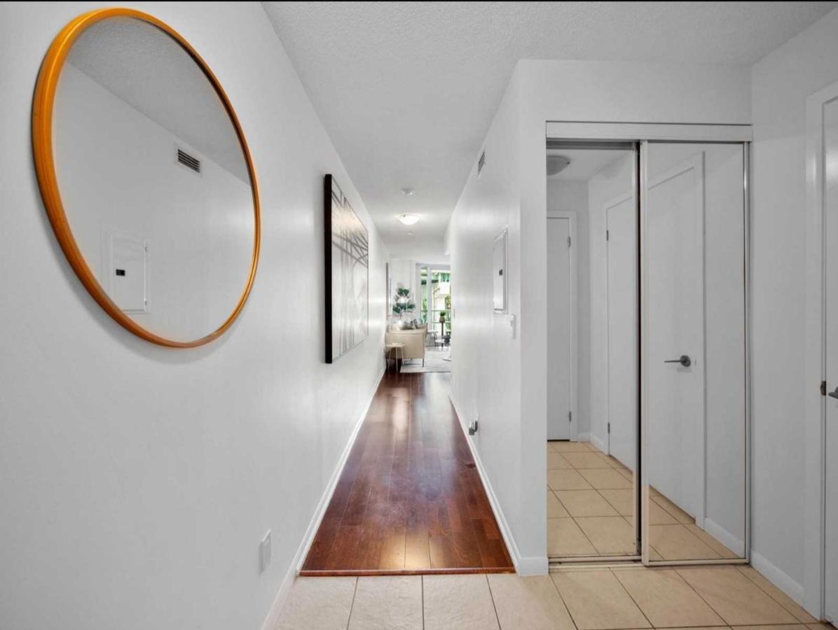 Cn Tower View With Free Parking, Pool, & More Amenities โตรอนโต ภายนอก รูปภาพ