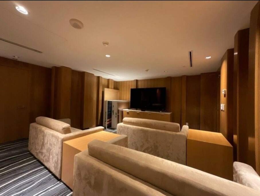 Cn Tower View With Free Parking, Pool, & More Amenities โตรอนโต ภายนอก รูปภาพ
